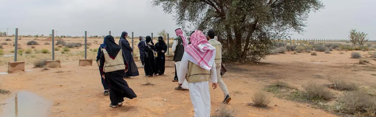 فريق علمي من كرسي أبحاث التغير المناخي وتنمية البيئة والغطاء النباتي يزور محمية الإمام عبدالعزيز بن محمد الملكية